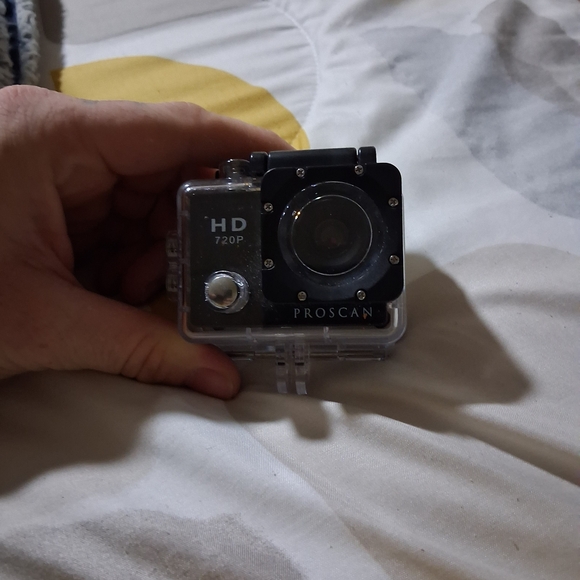 HD 720p Black Action Camera with Waterproof Case - Picture 2 of 3